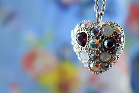 Bijuterii de designer pentru o persoană care sărbătorește o vârstă specială