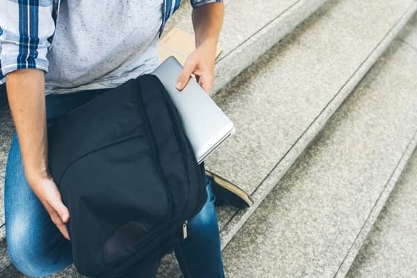 cea-mai-buna-geanta-pentru-laptopul.jpg