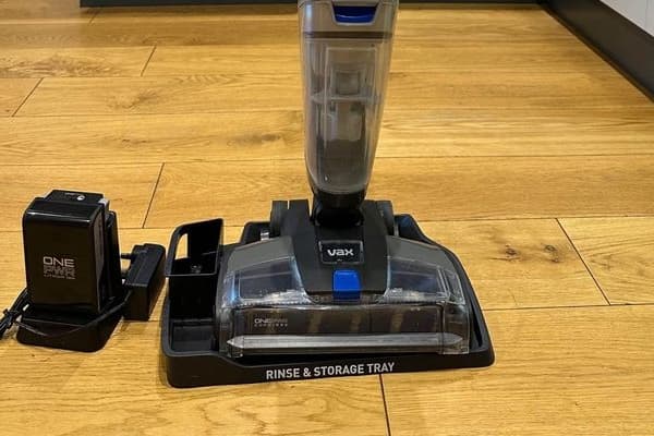 cel-mai-bun-aspirator-vertical-cu-acumulator.jpg