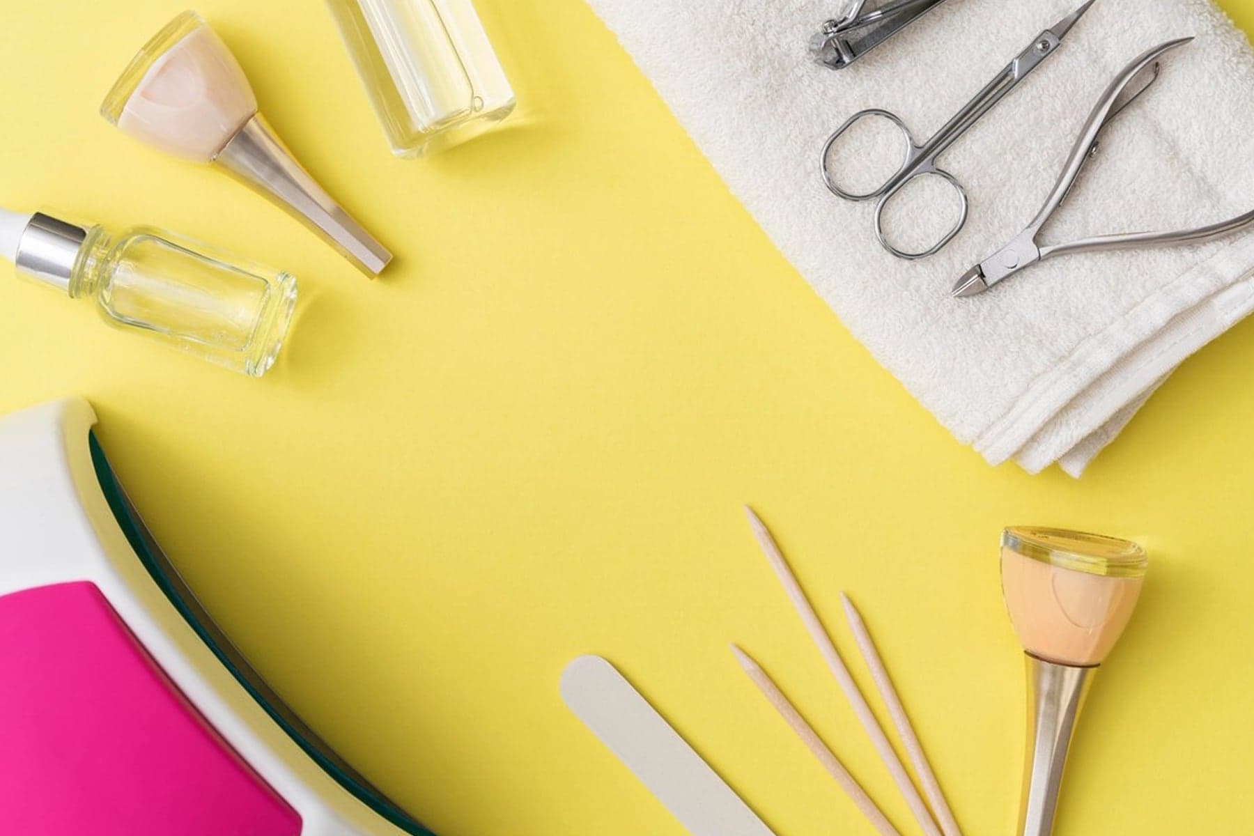 Cele mai bune kituri de unghii – geluri și oje semipermanente