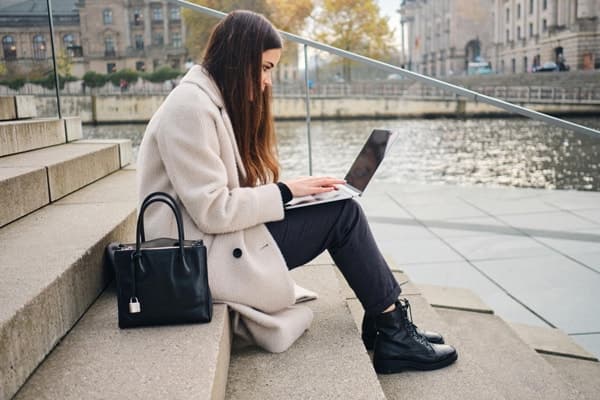 Cum-sa-aleg-cea-mai-buna-geanta-pentru-laptopul-meu.jpg