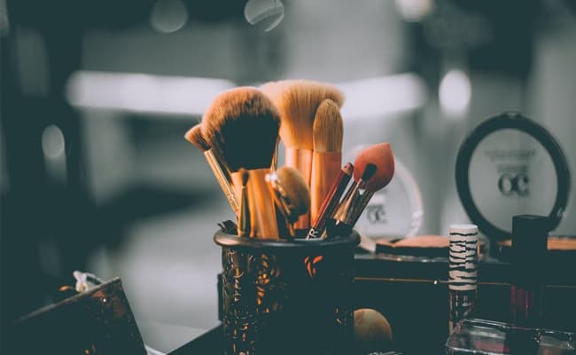 Cum-sa-alegi-cele-mai-bune-pensule-de-machiaj.jpg