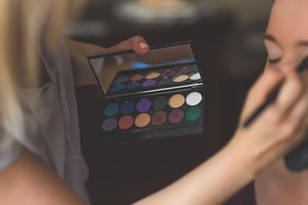Experienta-fashion-personalizata-–-un-cadou-femei-30-ani-de-neuitat.jpg