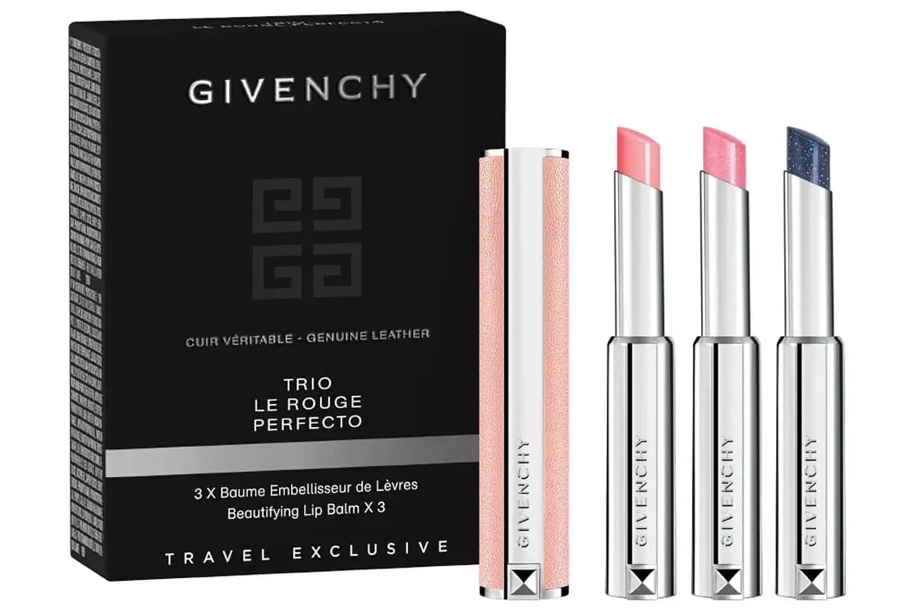 10. Set cadou cosmetice pentru înfrumusețare facială pentru o femeie cu tenul perfect