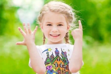 cadouri fete de craciun tricouri de colorat