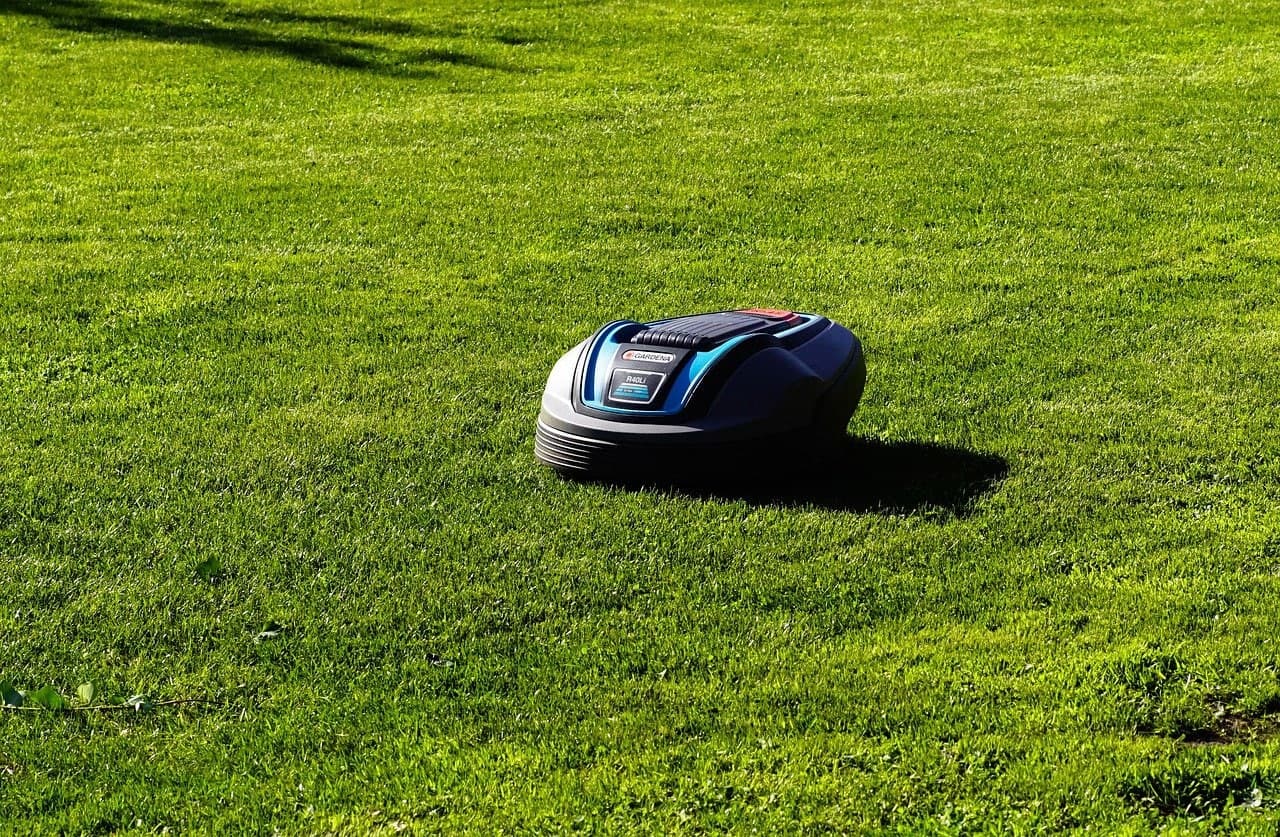 Cele mai bune mașini de tuns iarba robotizată