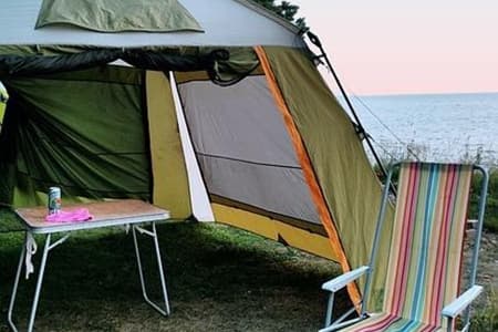 Mobilier de camping pentru o bunică iubitoare de vacanțe în aer liber