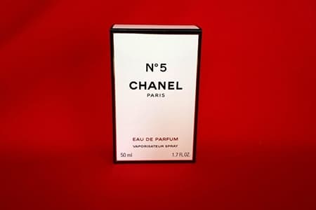 Parfum de lux – cadoul ideal pentru o colecționară de mirosuri unice