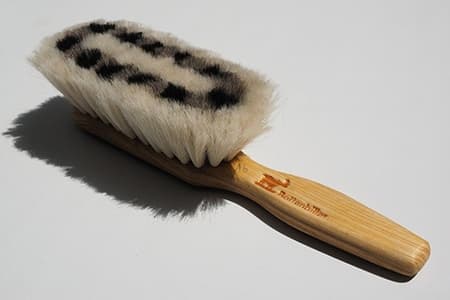 Perii de păr ieftine și utile pentru frumusețea care nu ține cont de mărimea buzunarului