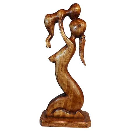 O statuetă sculptată, un cadou unic pentru mamă