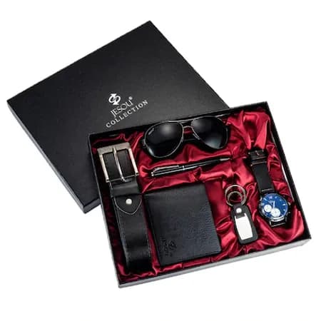 11. Set cadou cu multiple accesorii bărbătești pentru un bărbat sofisticat