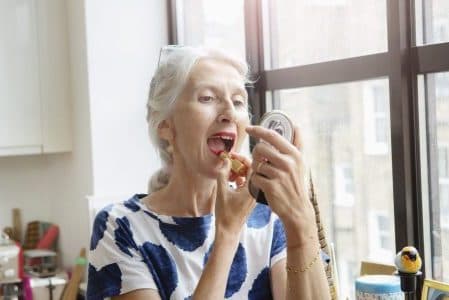 Un ruj bio, cadou pentru o mamă care ține la imagine