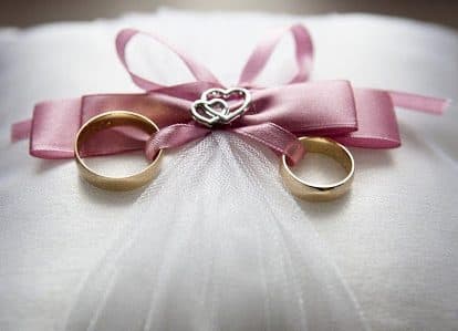 cadouri pentru părinți-Verighete pentru aniversarea celor mai îndrăgostiți părinți