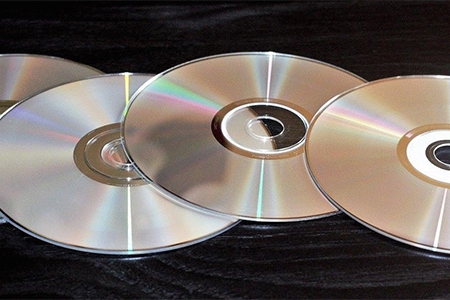 Muzică de sezon pe CD-uri, DVD-uri și vinil