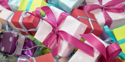 Cadouri de zi de naștere – top daruri pentru ea și el