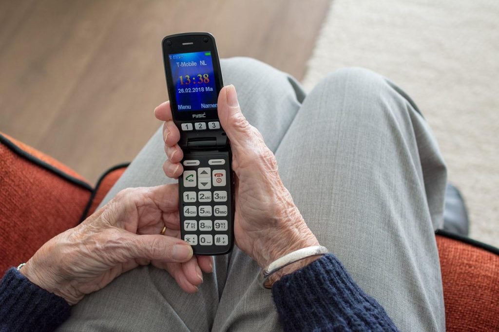 Cele mai bune telefoane cu taste mari, pentru seniori
